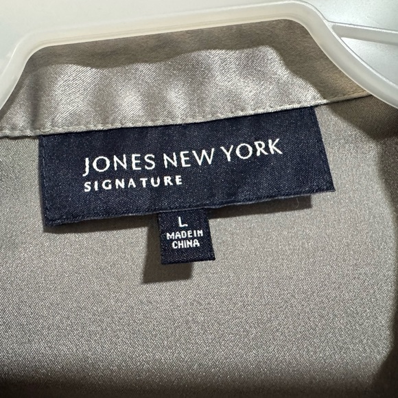 Jones New York Shimmering Gray Ruffled Blouse - Picture 4 of 4